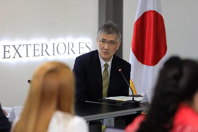 Cancillerías de El Salvador y Japón sostienen reunión de "consultas políticas"