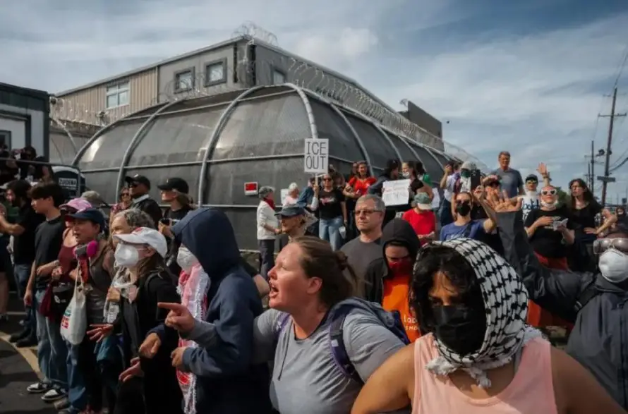 Tensión frente a centro de ICE en Nueva Jersey en el sexto día de huelga de inmigrantes