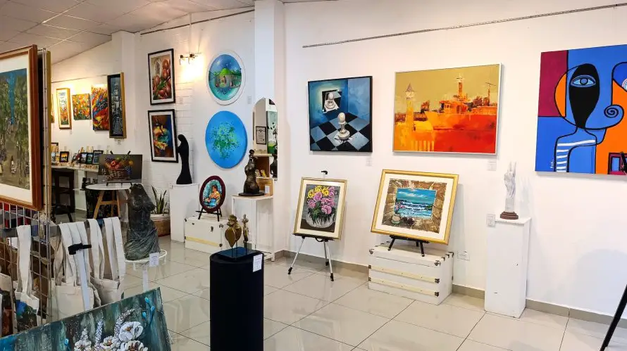 Artistas plásticos salvadoreños invitan a apreciar la exposición "Arte Joven", 1ra edición