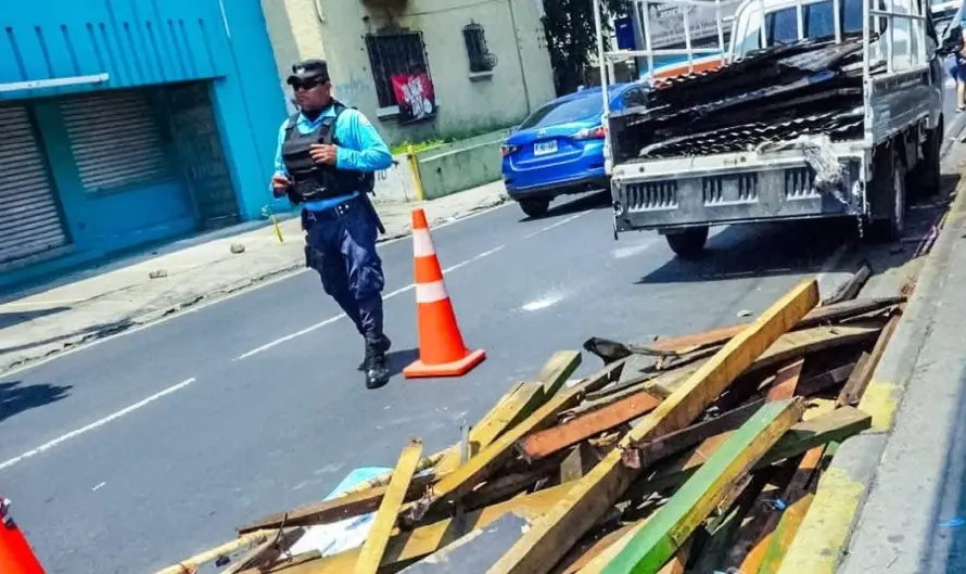 Cerrarán temporalmente calles para limpiar escombros luego de desalojo de puestos de venta