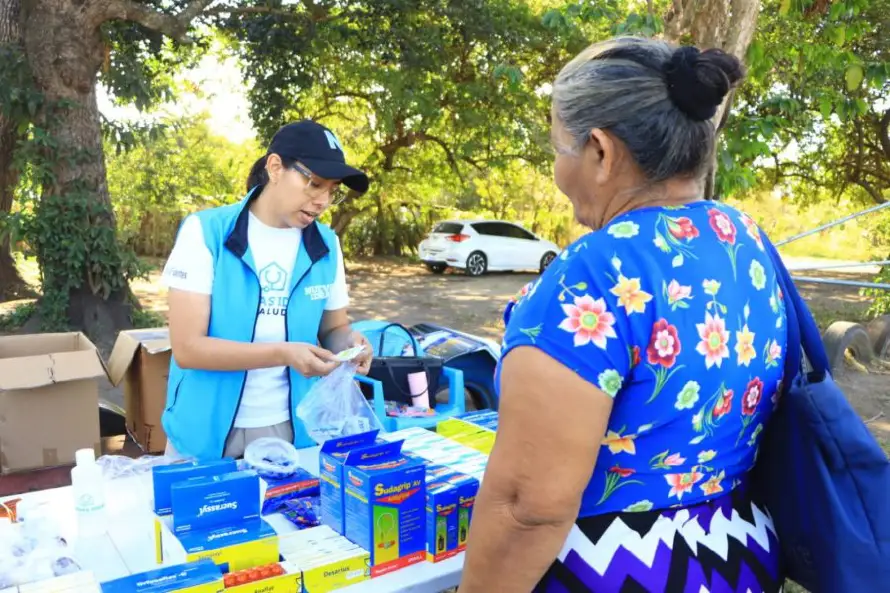 Nuevas Ideas realiza jornadas médicas, fumigaciones, piñatas y celebraciones