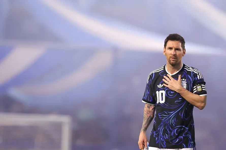 Messi sufre lesión muscular a dos semanas del inicio del Mundial