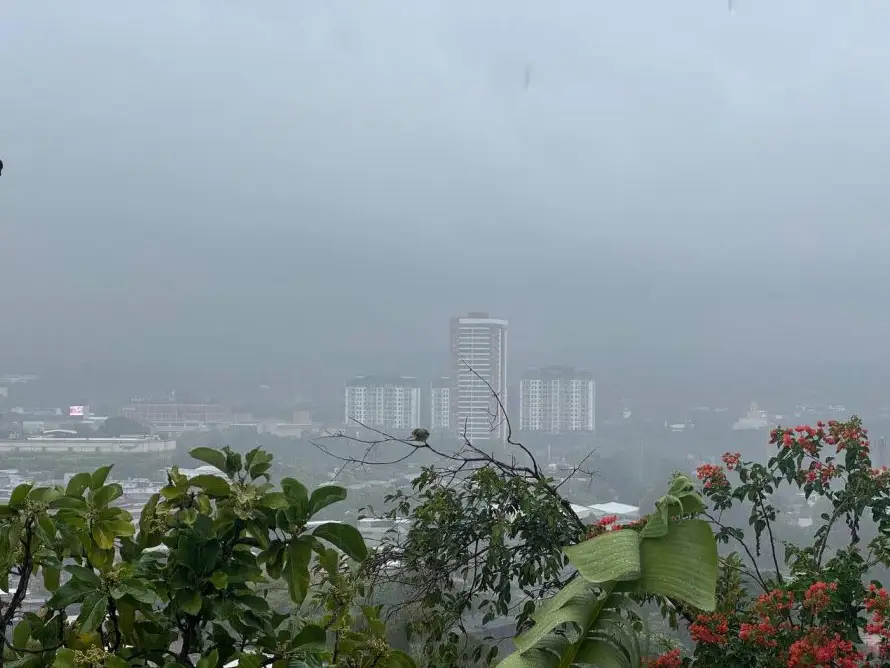 Influencia de una onda tropical provocará lluvias y tormentas este domingo