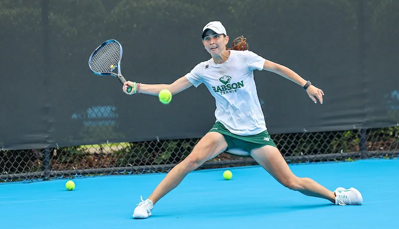 La salvadoreña Matia Cristiani gana premio nacional universitario de tenis en EEUU