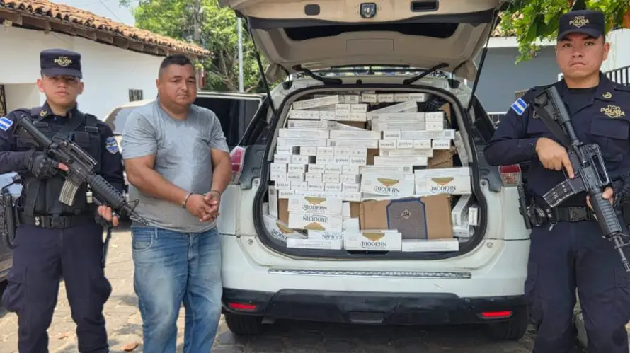 Detienen a un hombre con un cargamento de cigarrillos ilegales en Sesori