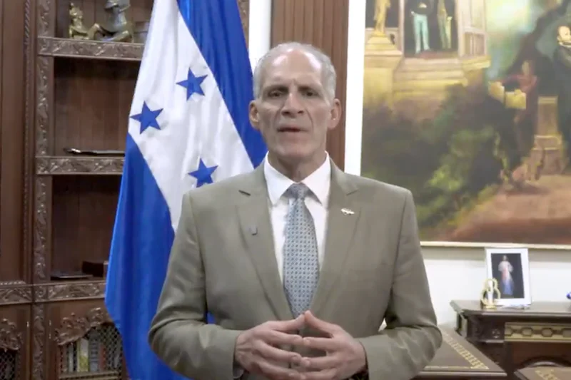 Informe cuestiona gestión de presidente hondureño a 100 días de Gobierno