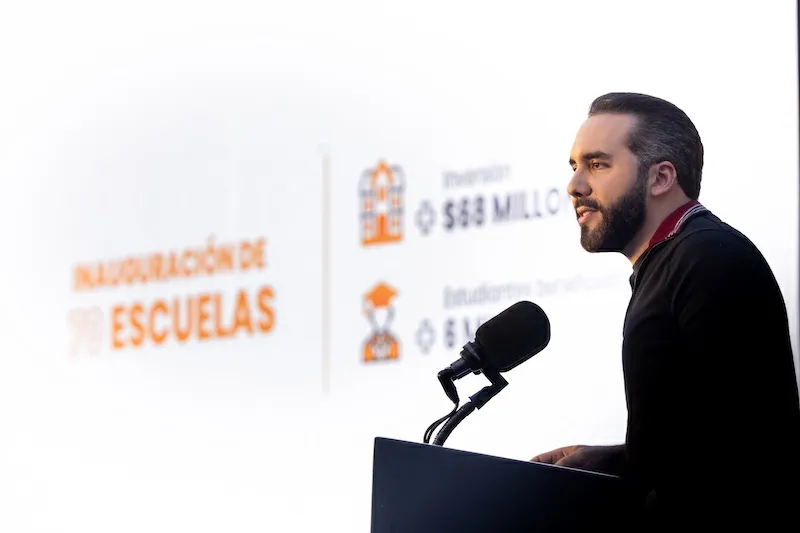 Bukele defiende receta contra las pandillas y apuesta por la educación