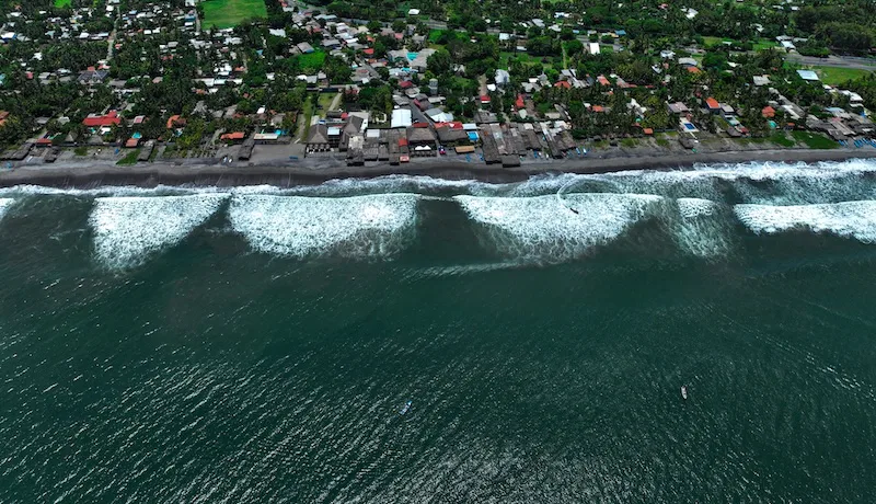 Oleaje rápido y alto afecta la costa salvadoreña desde hoy hasta el martes