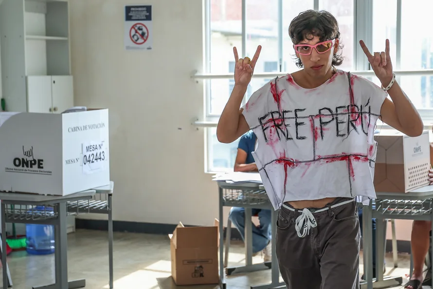 Jóvenes latinoamericanos muestran creciente rechazo a la política tradicional