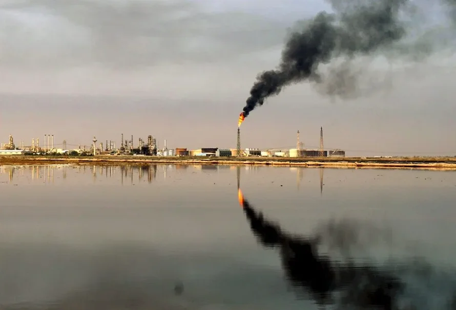 El petróleo de Texas, de referencia para El Salvador, sube 4.48 % por ataques entre EE.UU. e Irán