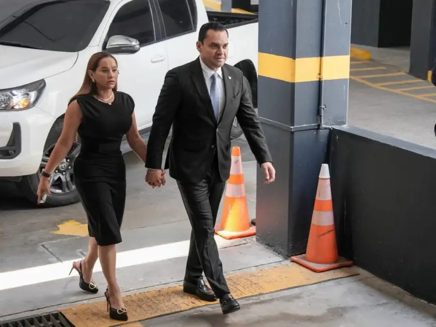 Presidente de Congreso de Honduras a reunión con Ernesto Castro