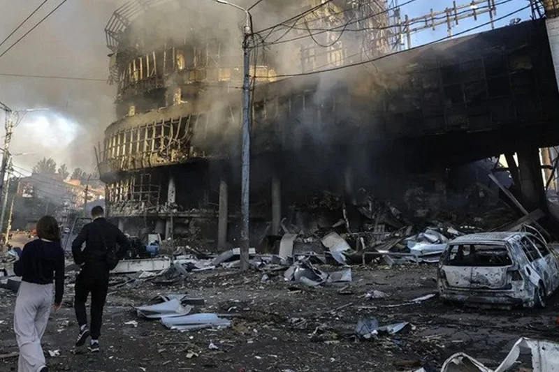 Dos muertos y 69 heridos en un bombardeo ruso contra Ucrania con el hipersónico Oréshnik