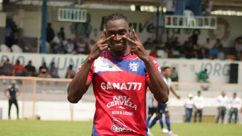 Firpo derrota a Metapán en duelo reanudado un día después por apagones en el estadio Jorge Suárez