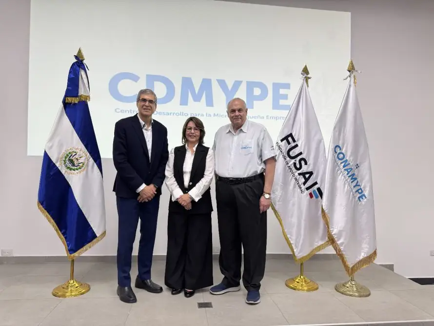 FUSAI y CONAMYPE firman convenio para operar CDMYPE especializado en aceleración empresarial en El Salvador