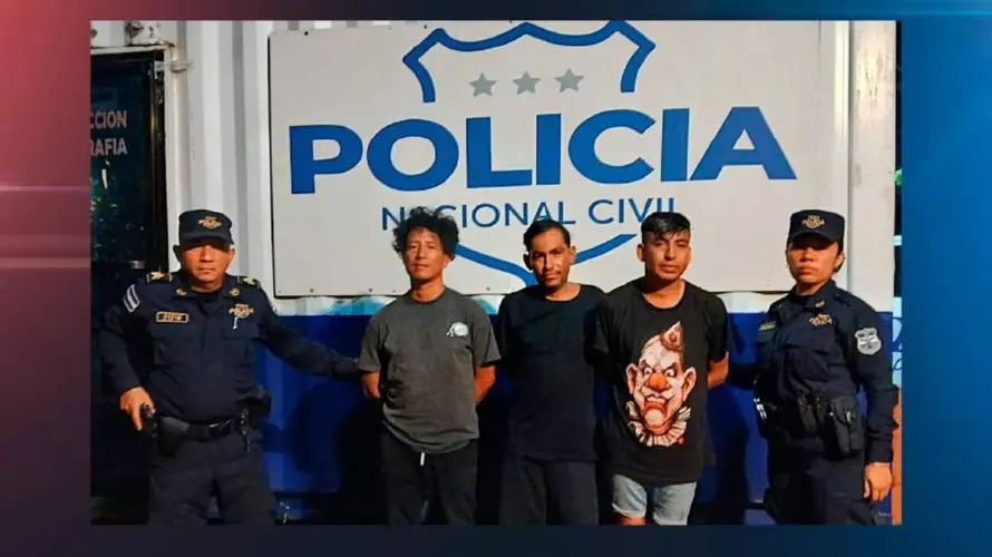 PNC detiene a tres hombres por golpear y amenazar a un hombre en Santa Ana