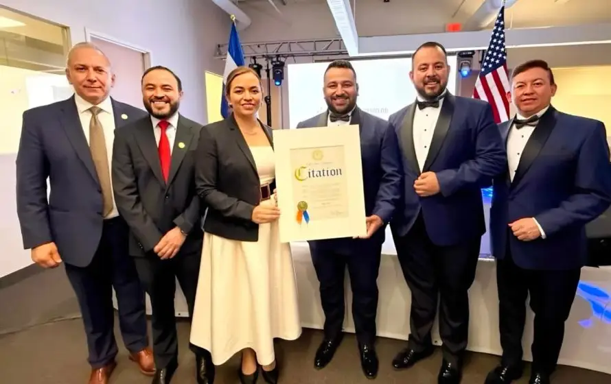 Opus 503 recibe Alta Distinción del Condado de Nassau en gira por Nueva York