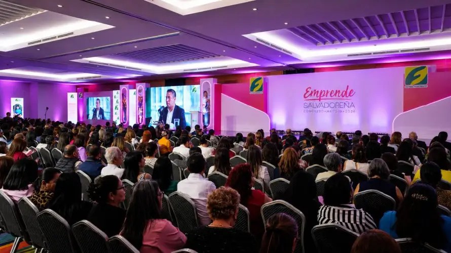 Sistema Fedecrédito impulsa el liderazgo femenino en la sexta edición del Congreso Emprende Salvadoreña