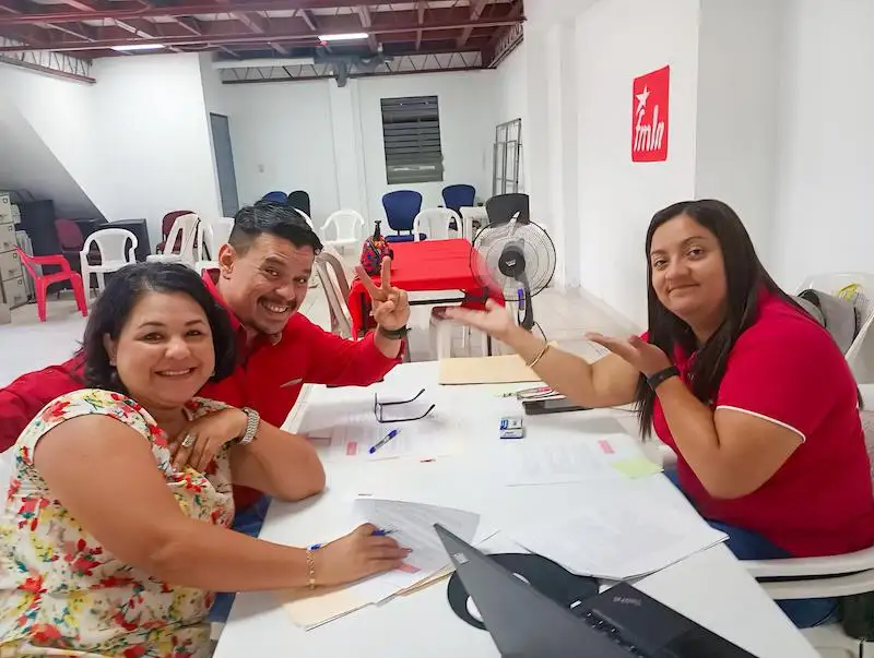 Comisión electoral del FMLN inscribe a otros precandidatos a diputados por San Salvador