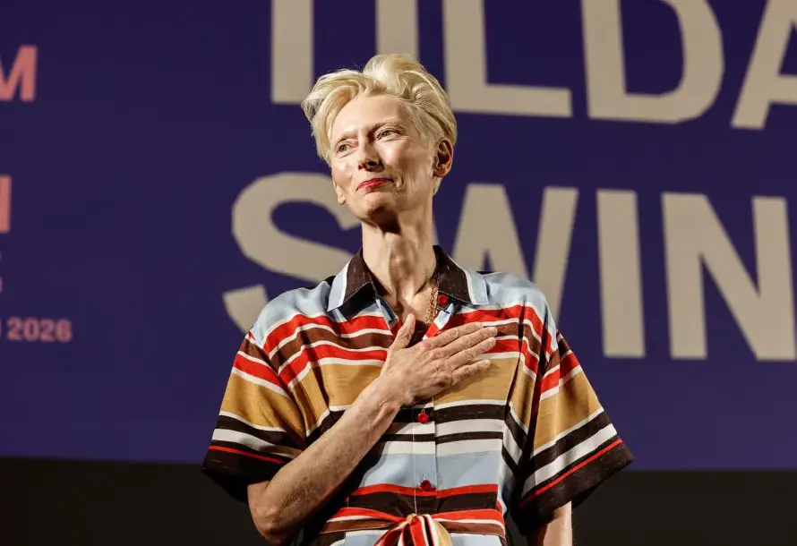 Tilda Swinton defiende la inteligencia humana ante la IA en Cannes