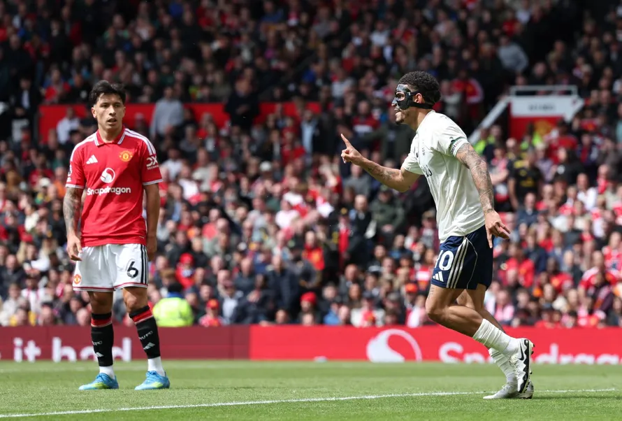 El Manchester United despide a Casemiro con el tercer puesto y el récord de Bruno