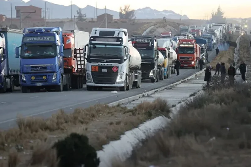 Bloqueos dejan $15.1 millones en daños a carreteras de Bolivia