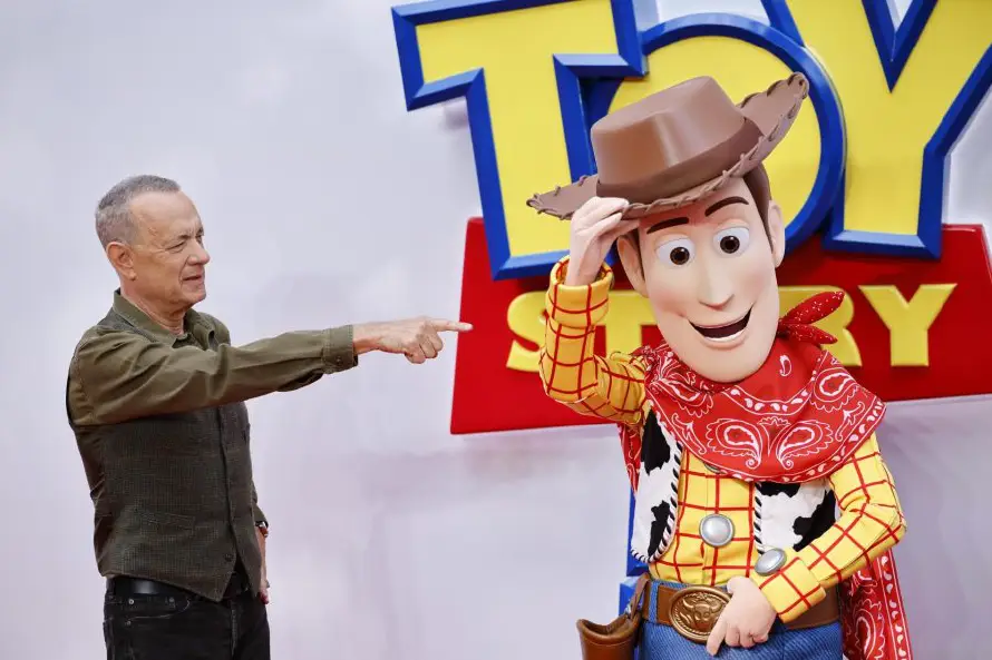 Los personajes de "Toy Story 5" revolucionan Londres con un adelanto de la película