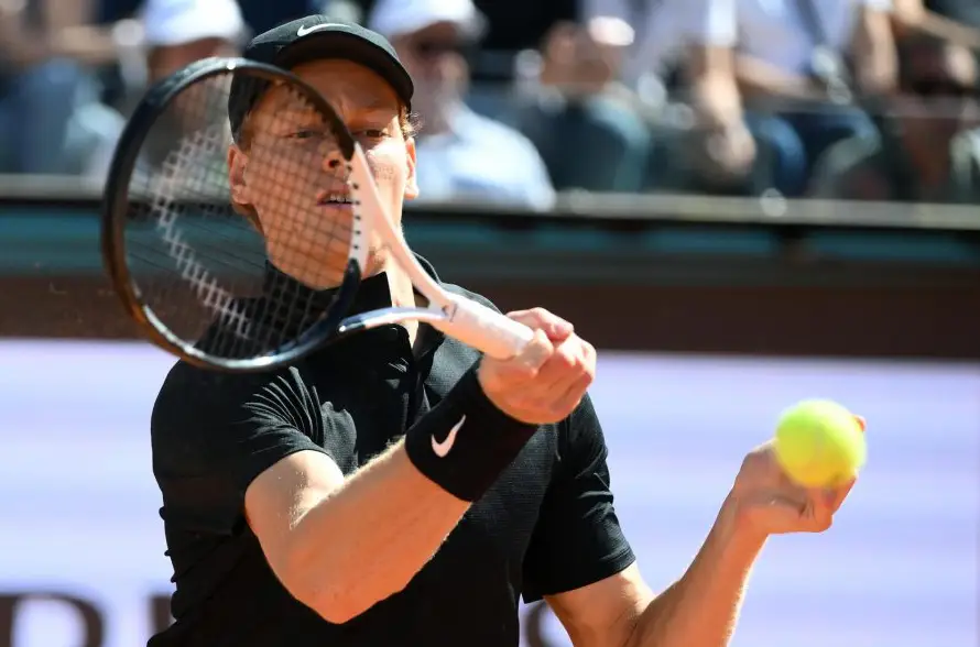 El italiano Jannik Sinner aplasta al australiano Alexei Popyrin y avanza firme en Roma