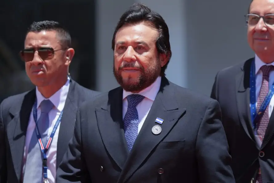 Vicepresidente Ulloa representó a Bukele en toma de posesión de Laura Fernández en Costa Rica