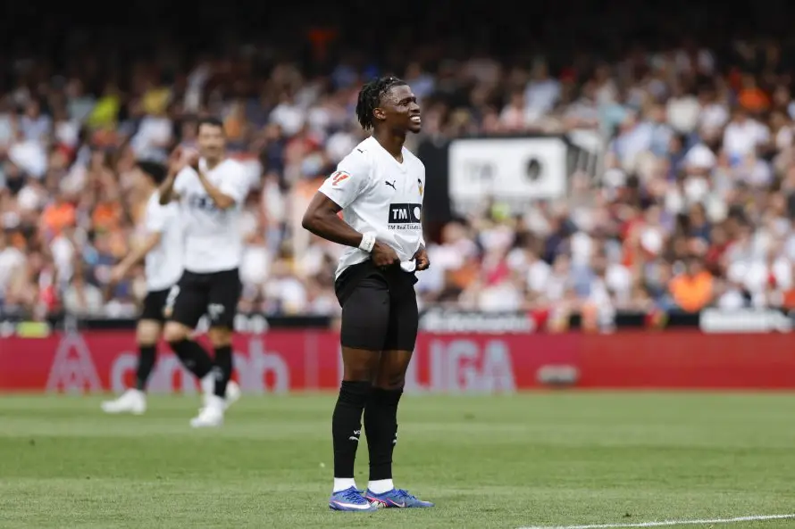 Asaltan la casa de un futbolista del Valencia mientras su equipo jugaba contra el Barça