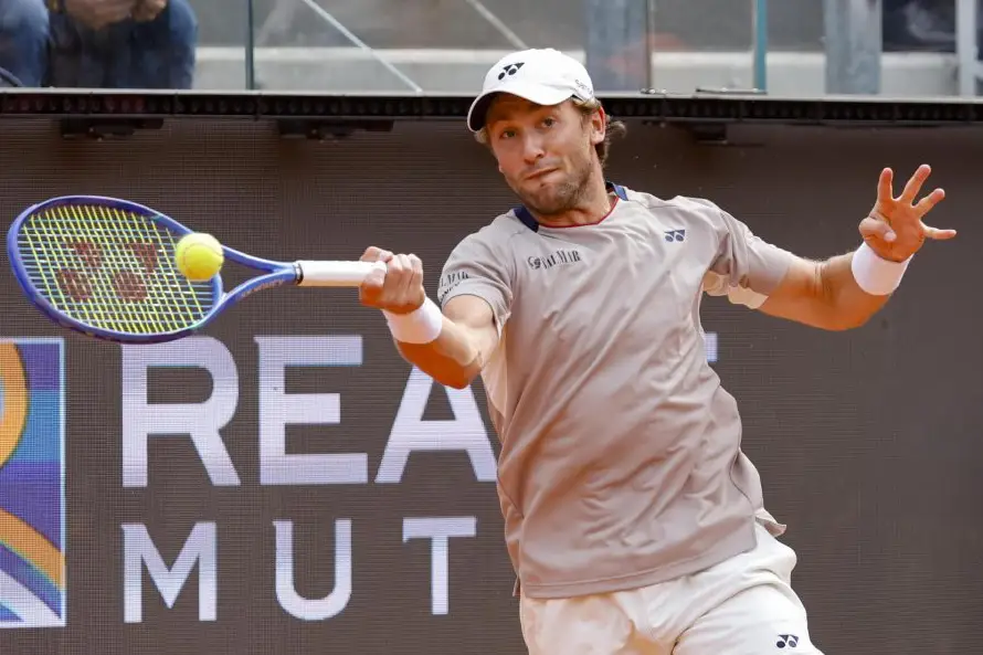 El noruego Casper Ruud avanza a final de Roma tras vencer al italiano Luciano Darderi