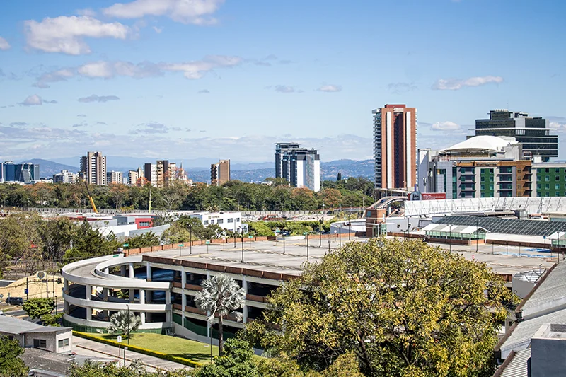 Activos digitales ya financian torres, residenciales y lotificaciones en El Salvador