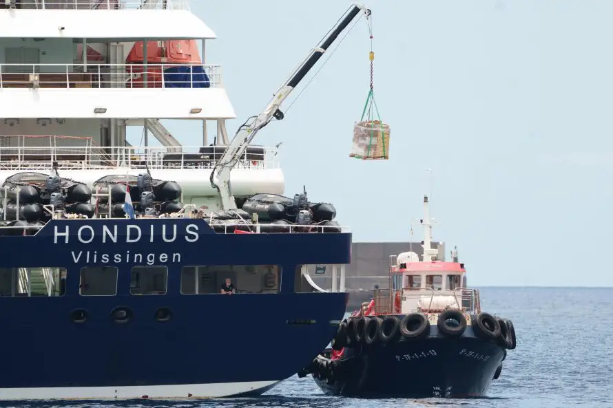 Crucero MV Hondius deja Tenerife mientras un español da positivo a hantavirus