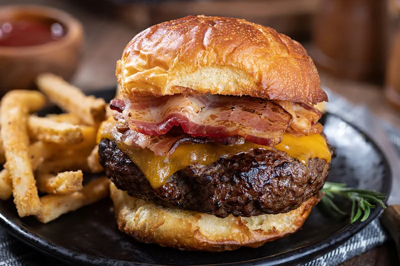 Comercios salvadoreños se unen al Día de la Hamburguesa: estas son las ofertas