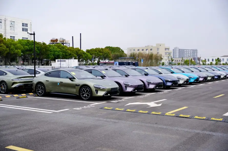 Casi 30 % de vehículos vendidos en 2026 serán eléctricos y China domina el sector, según AIE