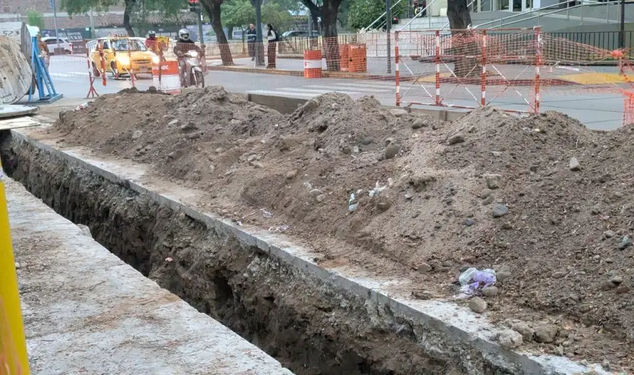 Cobrarán $50 mensuales a proyectos de construcción por daños a calles y aceras en La Libertad Este