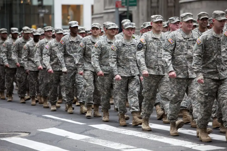 Trump invoca papel del Ejército en II Guerra Mundial para seguir siendo "el más dominante"