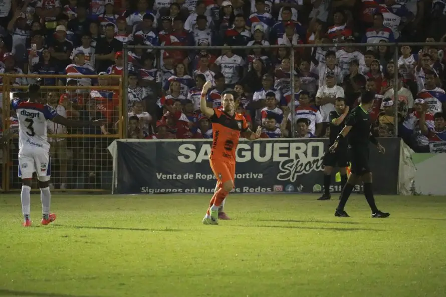 Águila vence en penales a Firpo y avanza a la final del Clausura 2026