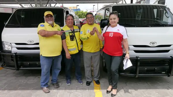 Embajada de Japón dona tres vehículos para ambulancias a Comandos de Salvamento