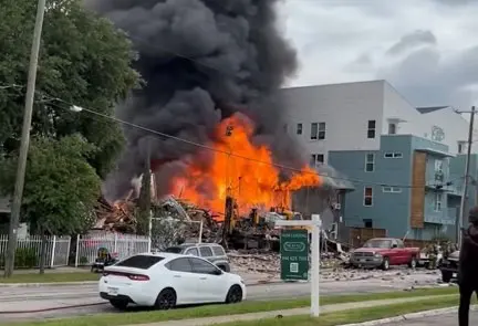 Mueren tres personas por una explosión en un edificio de apartamentos en Dallas por una fuga de gas