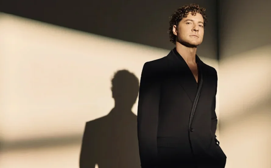 David Bisbal se reinventa como crooner y anuncia su álbum "Eterno"