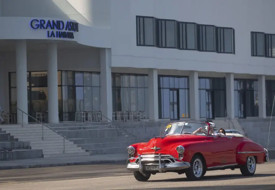 Cuba ofrece a los cubanos en el exterior y a otros países operar hoteles en la isla