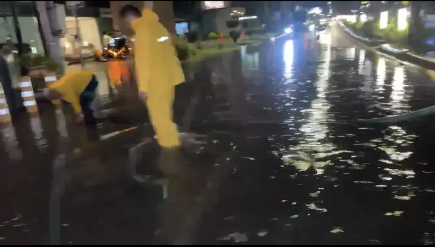 Tormenta inundó nuevamente el bulevar de la Zona Rosa