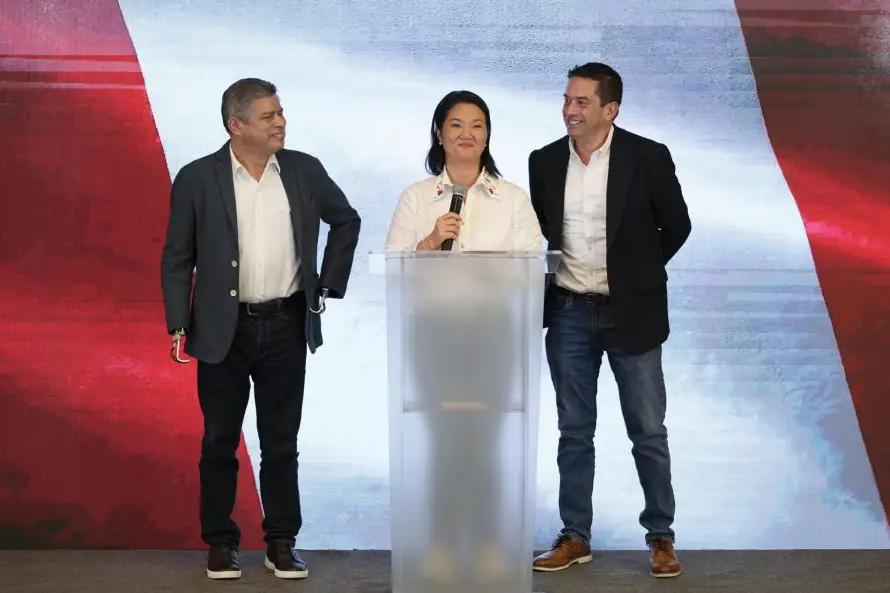 Fujimori insiste en esperar escrutinio completo en Perú y reitera que respetará resultados