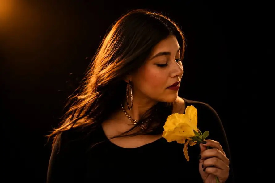 "Lo bonito de reinventarse es que puedes volver a comenzar", Alaria, cantante salvadoreña