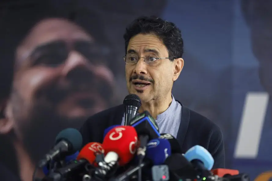 Iván Cepeda denuncia supuesto plan de "autoatentado" contra Abelardo De la Espriella para beneficiarlo