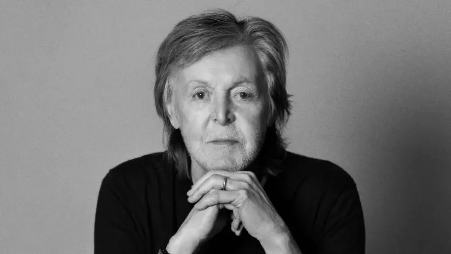 Un libro firmado por Paul McCartney sale de tienda de usados y se subasta por $1,600