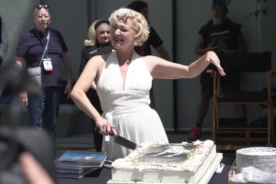 Rosas, pastel y cine: Hollywood celebra el legado de Marilyn Monroe