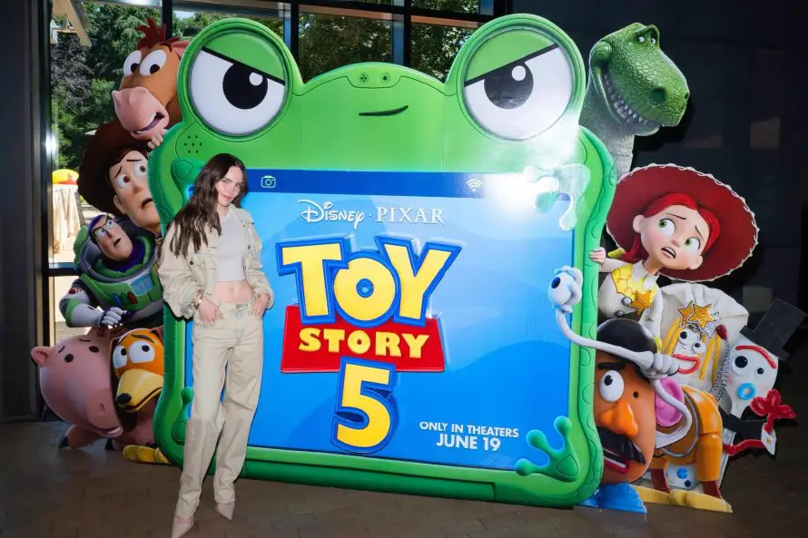 Belinda también estará en "Toy Story 5": será la voz en español de Lilypad