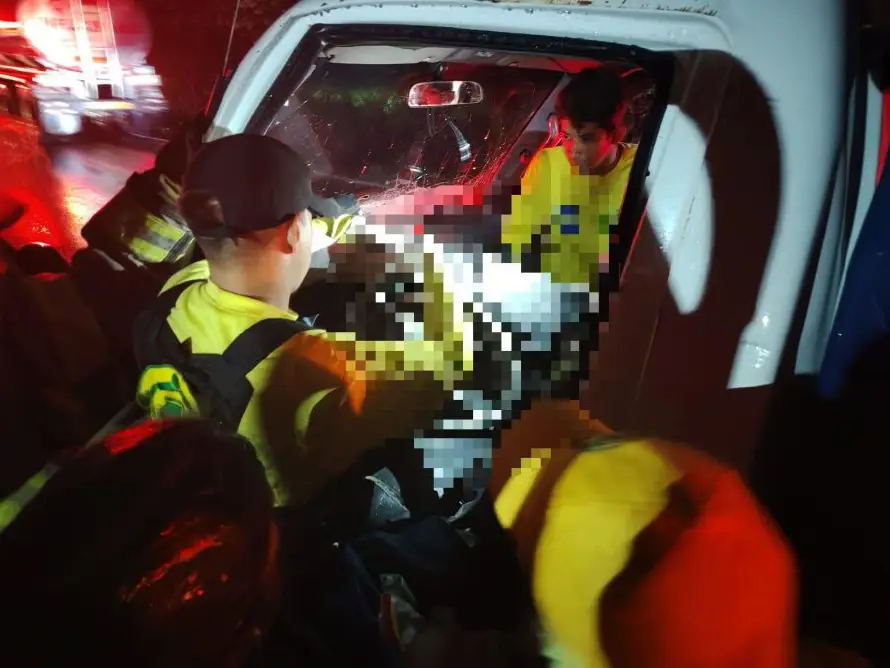 Accidentes de tránsito dejan tres motociclistas lesionados y una persona atrapada en las últimas horas