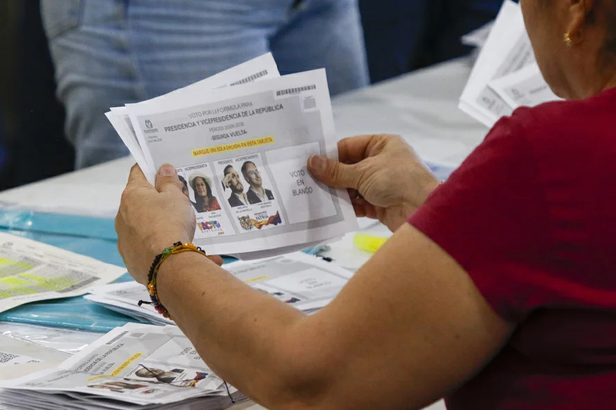De la Espriella lidera el conteo en Colombia con el 14.4 % de las mesas contabilizadas